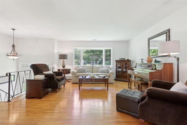 Interior, Living room, Pendant Lights, Piano, Wood Texture Flooring