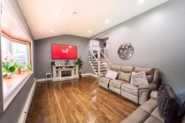 Interior, Living room, Recessed Lighting, Wood Texture Flooring