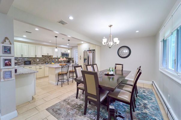 Chandelier, Dining room, Interior, Kitchen, Pendant Lights, Recessed Lighting, Stainless Steel Appliances