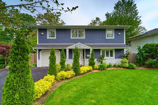 Attached, Exterior, Facade, Split Level