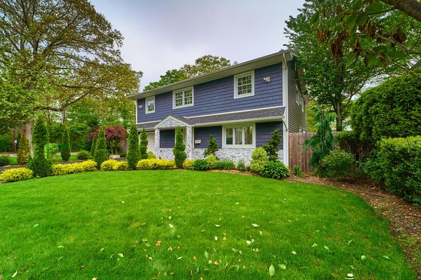 Backyard, Exterior, Facade, Split Level