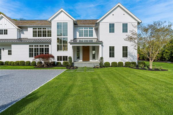 Exterior, Facade, Farmhouse