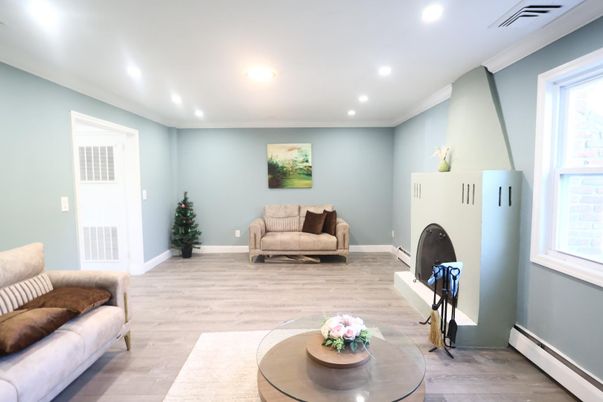 Interior, Recessed Lighting, Wood Texture Flooring