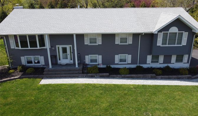 Exterior, Facade, Raised Ranch