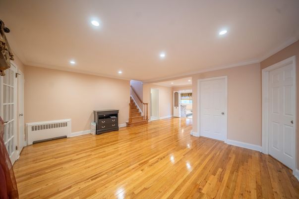 Empty room, Interior, Recessed Lighting, Wood Texture Flooring