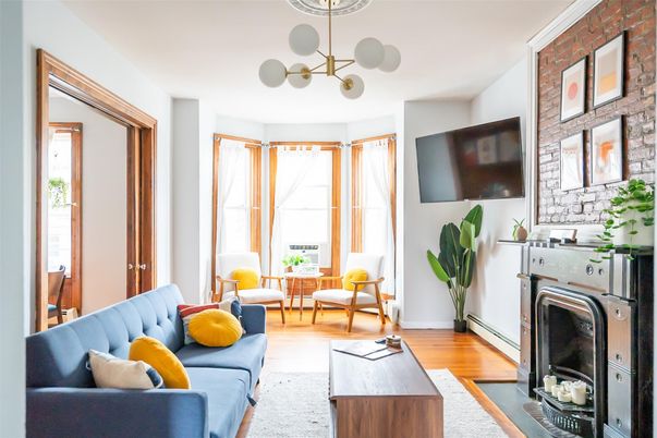 Interior, Living room, Pendant Lights, Stone Walls, Washer, Wood Texture Flooring