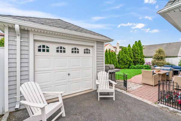 Detached Garage, Exterior