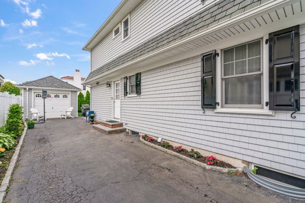 Detached Garage, Exterior