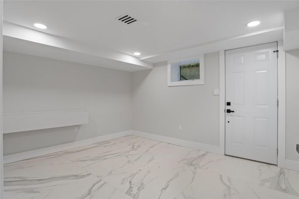 Empty room, Interior, Marble, Recessed Lighting
