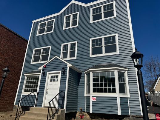 Exterior, Facade, Rowhouse