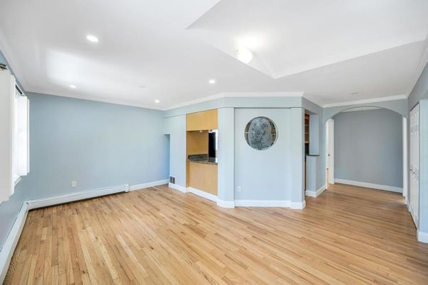 Empty room, Interior, Recessed Lighting, Wood Texture Flooring