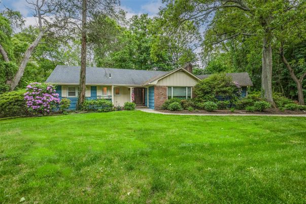 Backyard, Exterior, Facade, Brick Facade, Ranch