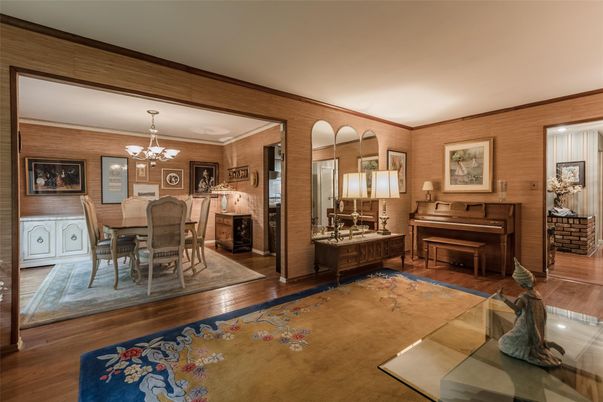Chandelier, Dining room, Interior, Kitchen, Piano, Wood Texture Flooring