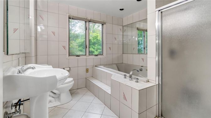 Bathroom, Interior, Recessed Lighting