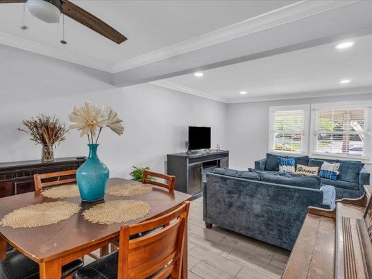 Dining room, Interior, Living room, Recessed Lighting, Wood Texture Flooring