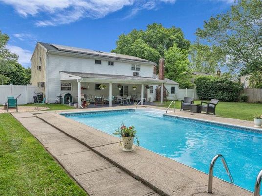 Exterior, Pool, Solar Panels