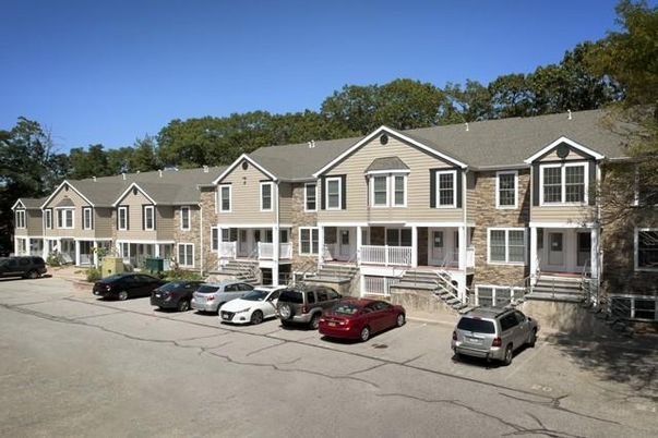 Exterior, Facade, Rowhouse