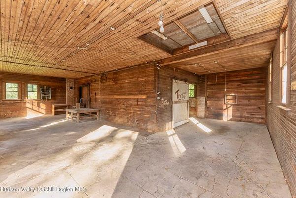 Empty room, Interior, Wooden Beams, Wooden Ceilings, Wooden Walls