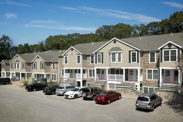 Exterior, Facade, Rowhouse