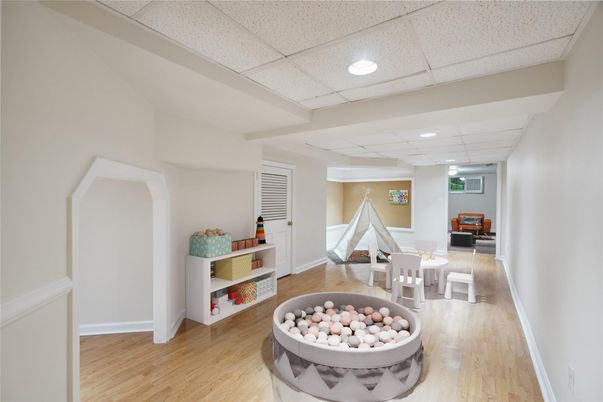 Interior, Recessed Lighting, Wood Texture Flooring