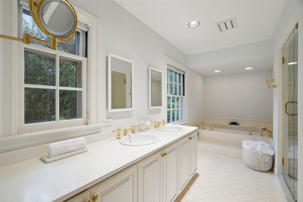 Bathroom, Dual Sink Vanities, Interior, Recessed Lighting