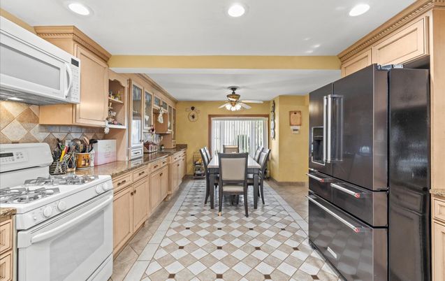 Dining room, Interior, Kitchen, Recessed Lighting
