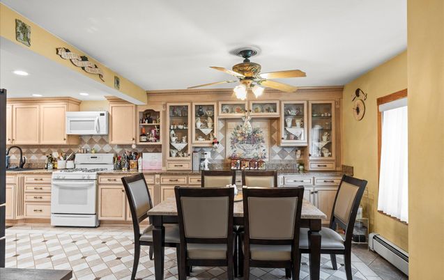Dining room, Interior, Kitchen, Recessed Lighting