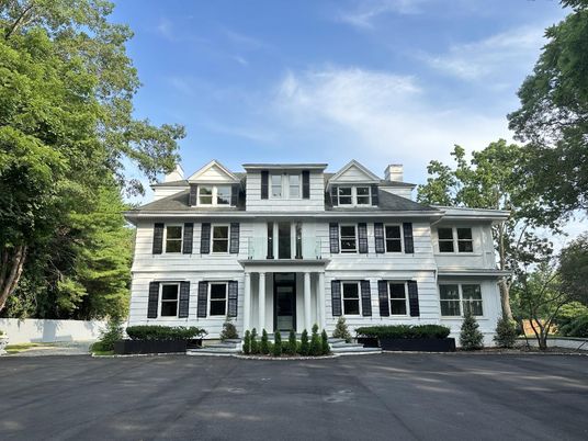 Exterior, Facade, Georgian