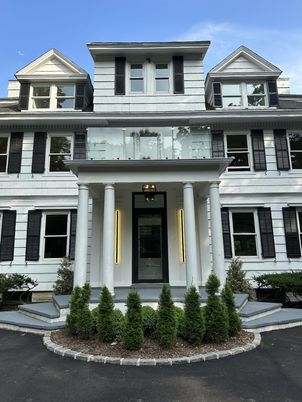 Exterior, Facade, American Foursquare
