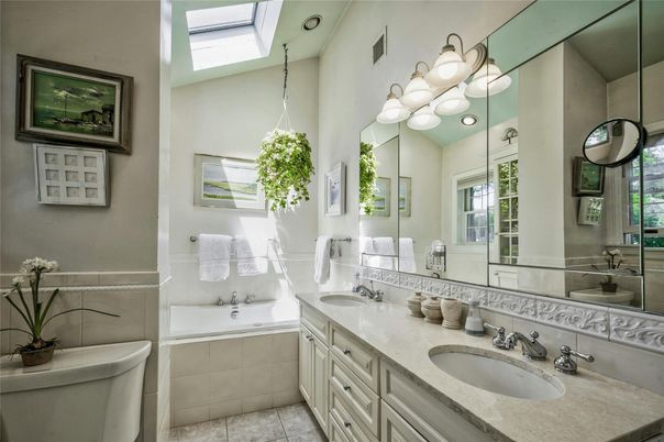 Bathroom, Dual Sink Vanities, Interior, Pendant Lights