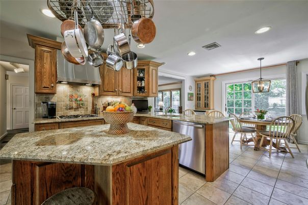 Dining room, Interior, Kitchen, Pendant Lights, Recessed Lighting, Stainless Steel Appliances