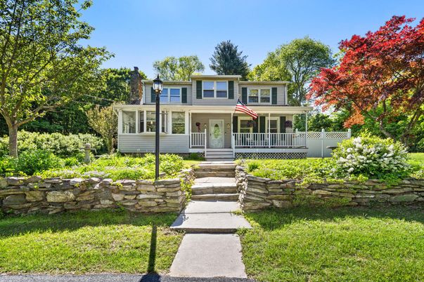 Exterior, Facade, American Foursquare