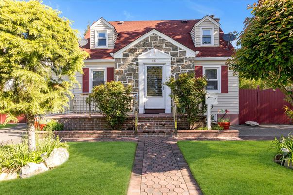 Exterior, Facade, Cape Cod