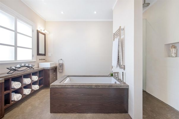 Bathroom, Dual Sink Vanities, Interior, Recessed Lighting