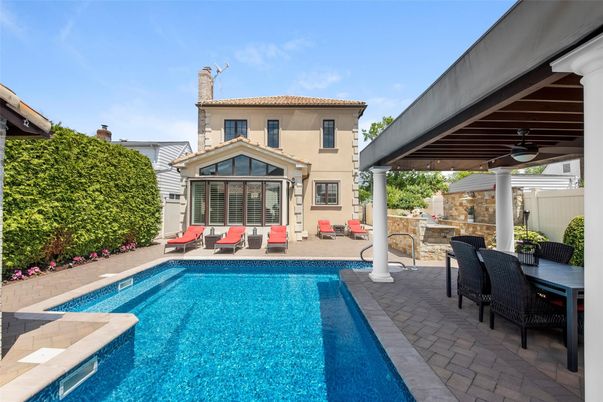 Exterior, Pool