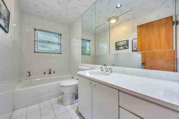 Bathroom, Interior, Recessed Lighting