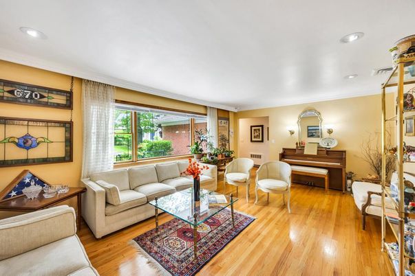 Interior, Living room, Piano, Recessed Lighting, Wood Texture Flooring