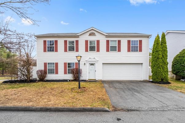 Attached, Exterior, Facade, Raised Ranch