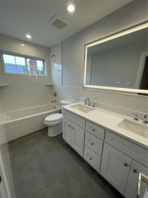 Bathroom, Dual Sink Vanities, Interior, Recessed Lighting