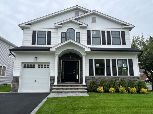 Attached, Exterior, Facade, Farmhouse