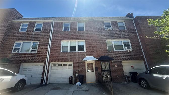 Attached, Exterior, Facade, Brick Facade, Rowhouse