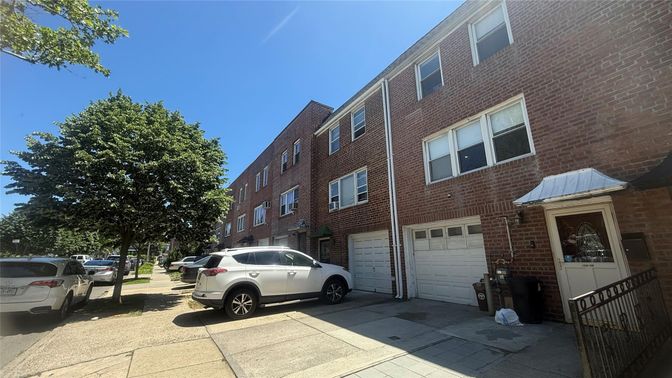 Attached, Exterior, Facade, Brick Facade, Rowhouse