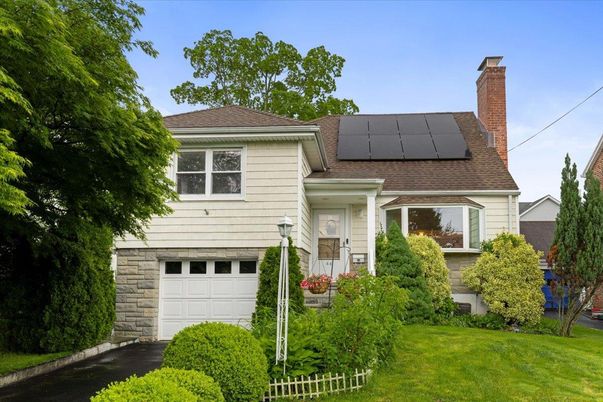 Attached, Exterior, Facade, Solar Panels, Cape Cod