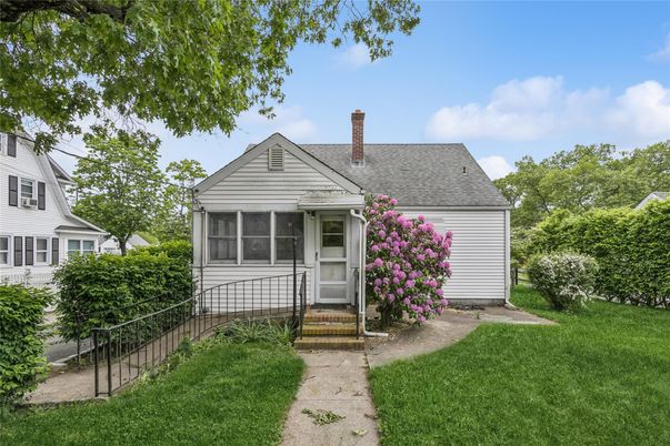 Backyard, Exterior, Facade, Cape Cod