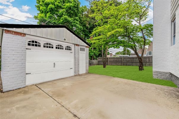 Detached Garage, Exterior