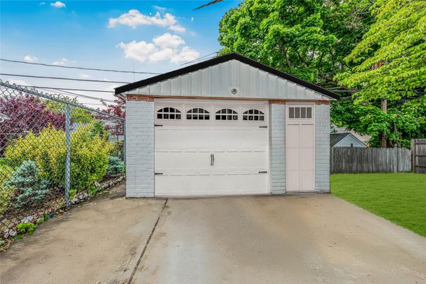 Detached Garage, Exterior