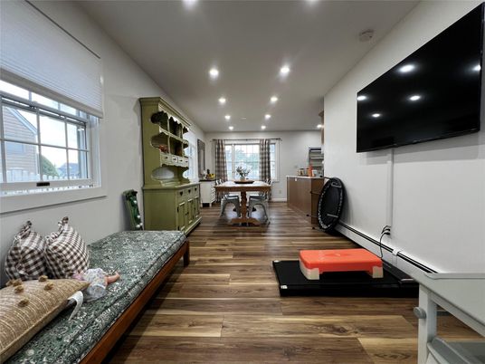 Fitness Equipment, Interior, Recessed Lighting, Wood Texture Flooring