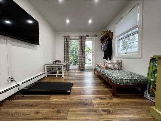 Interior, Recessed Lighting, Wood Texture Flooring