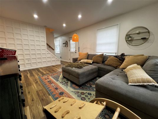 Interior, Living room, Recessed Lighting, Wood Texture Flooring