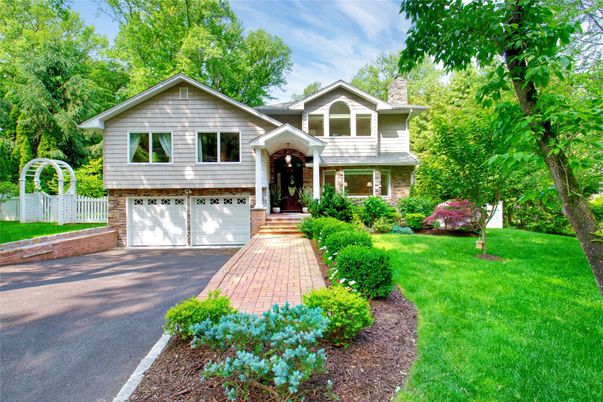 Attached, Exterior, Facade, Brick Facade, Raised Ranch
